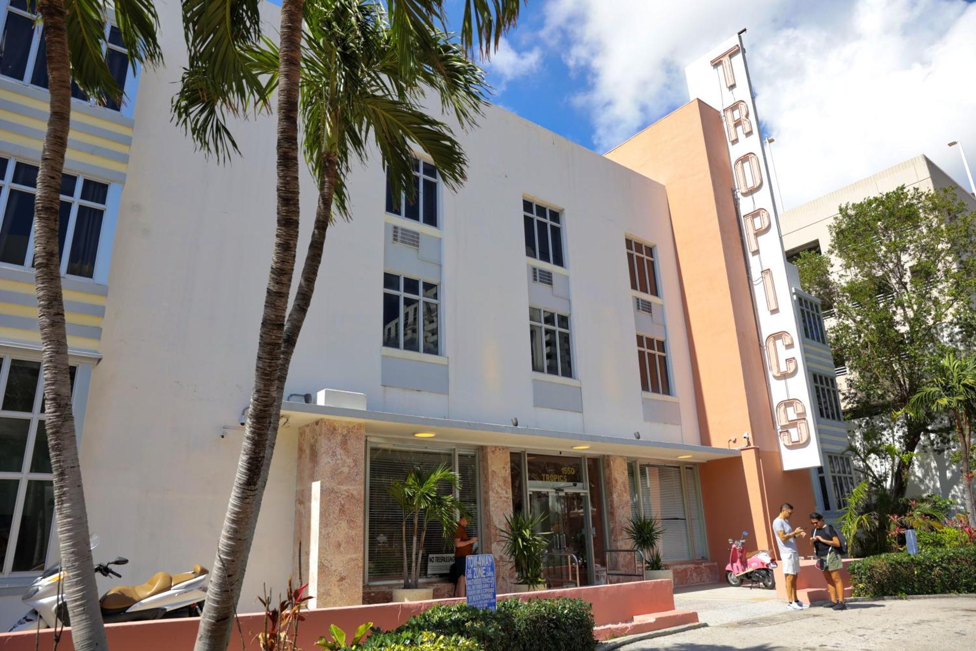 Tropics Hotel Miami Beach — Photos 1